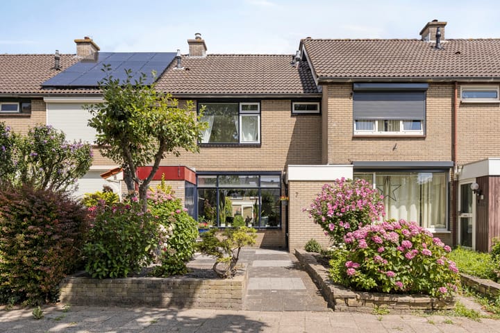 Waalstraat 7 in Rozenburg
