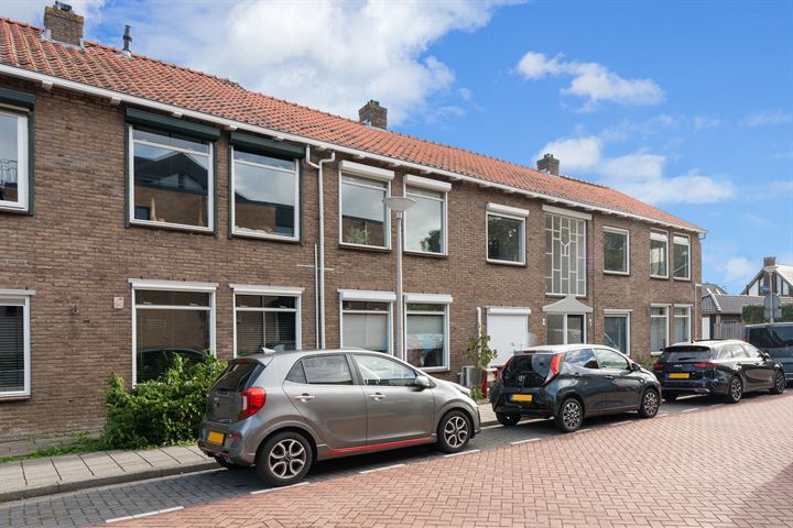 Waalstraat 8 in Hendrik-Ido-Ambacht