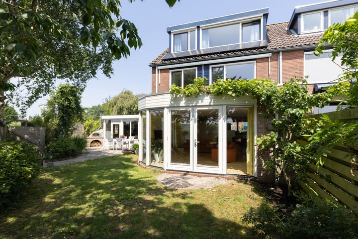 Waardijnstraat 18 in Weesp
