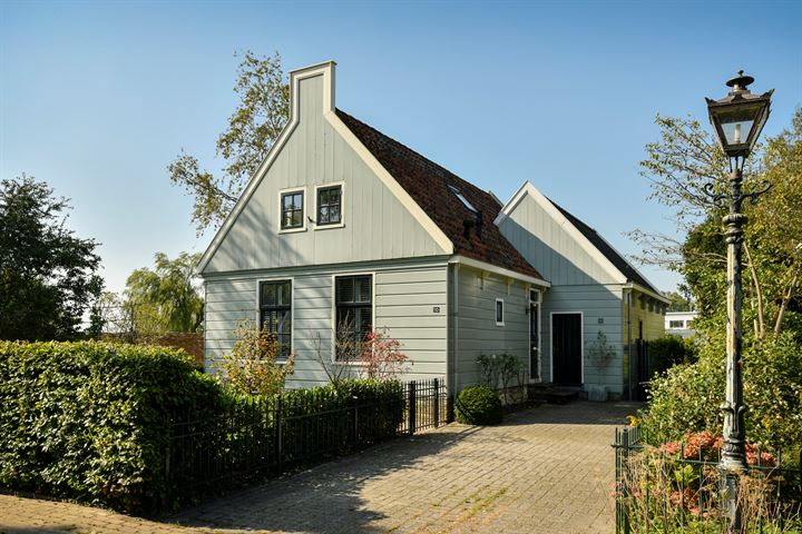 Wagengouw 10 in Broek in Waterland