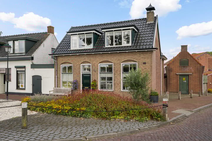 Wal 35 in Tholen foto