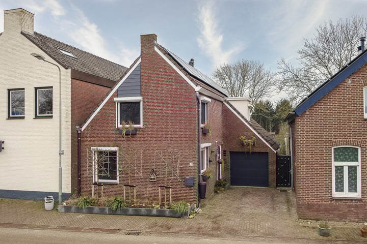 Photo of property Walburgisstraat 5, Ohé en Laak