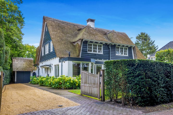 Photo of property Wally Moesweg 12, Laren