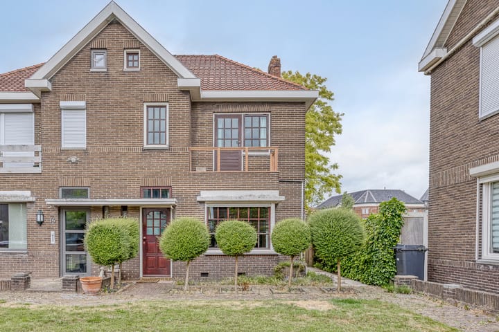 Photo of property Walstraat 12, Sas van Gent