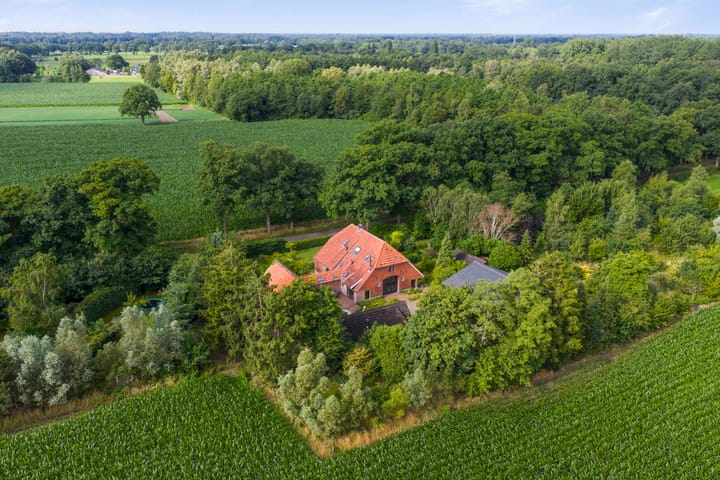 Warfveendijk 18 in Laren