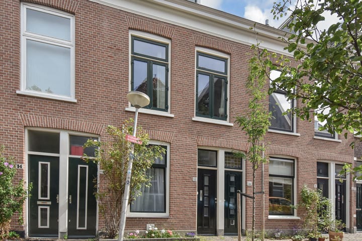 Warmoezierstraat 10 in Delft photo