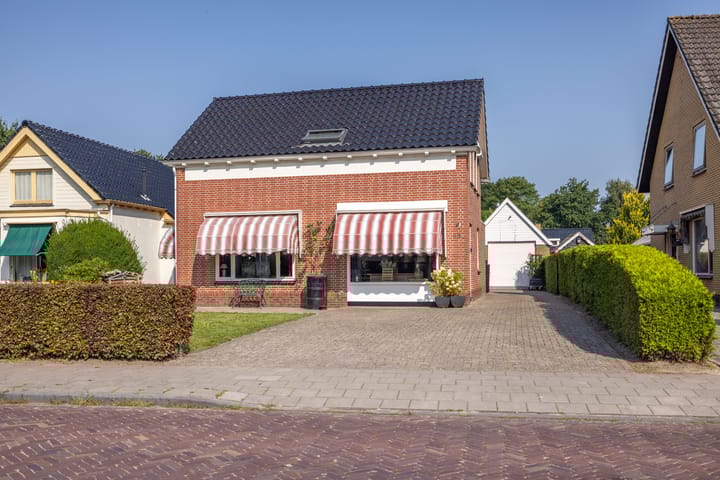Warmoltsstrjitte 83 in Harkema photo
