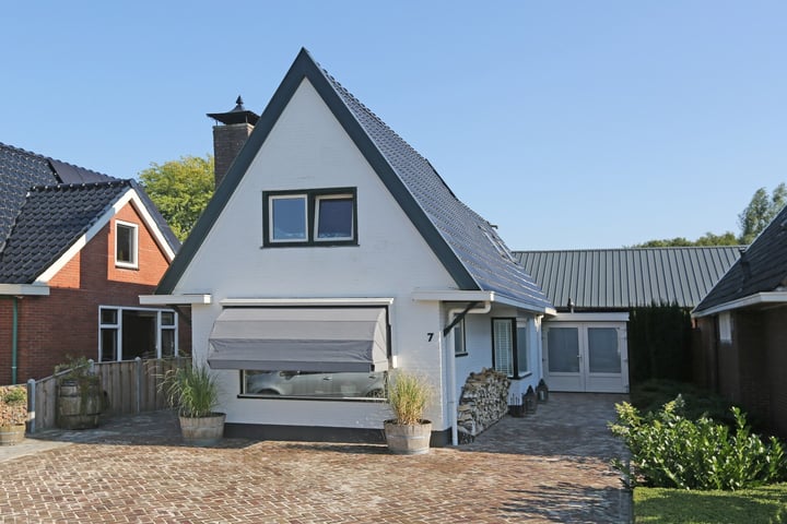 Photo of property Warreboslaan 7, Surhuisterveen
