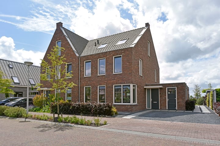 Waterhoen 18 in Noorden