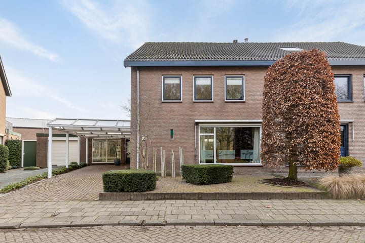 Waterstraat 8 in Halsteren foto