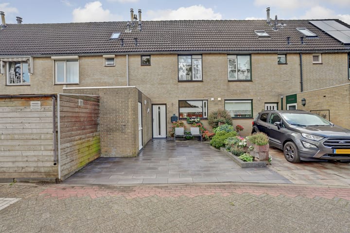 Weegbree 5 in Hoogvliet Rotterdam