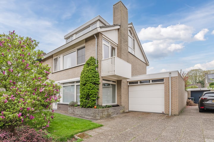 Photo of property Weeldenberg 8, Oosterhout