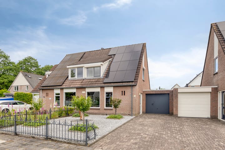 Weidemaad 126 in Oosterwolde