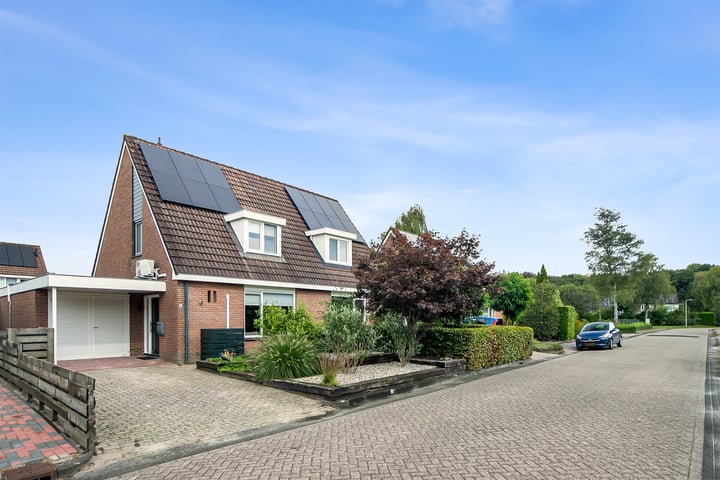 Photo of property Weidemaad 92, Oosterwolde