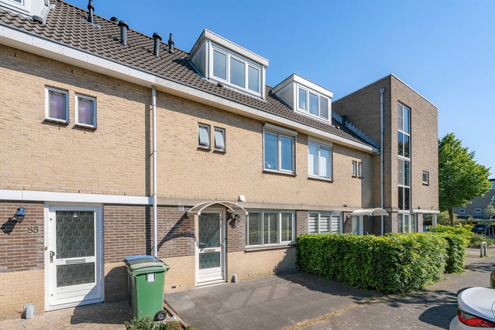 Westduinen 87 in Amstelveen foto