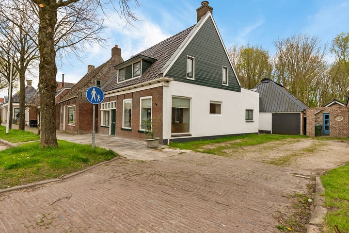 Photo of property Westeinde 33, St.-Jacobiparochie