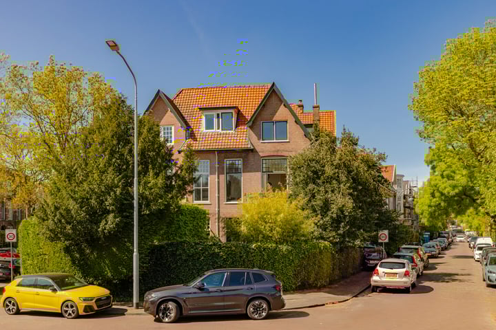 Westerhoutstraat 1 in Haarlem photo
