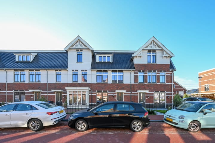 Photo of property Westmadeweg 112, 's-Gravenhage