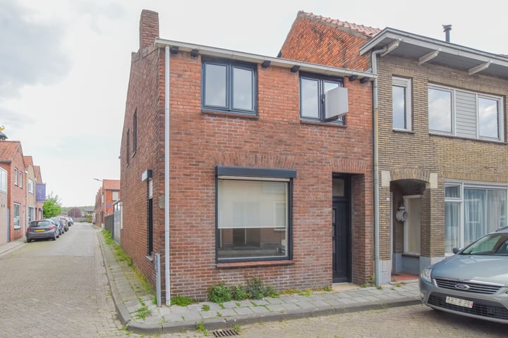 Weststraat 26 in Philippine