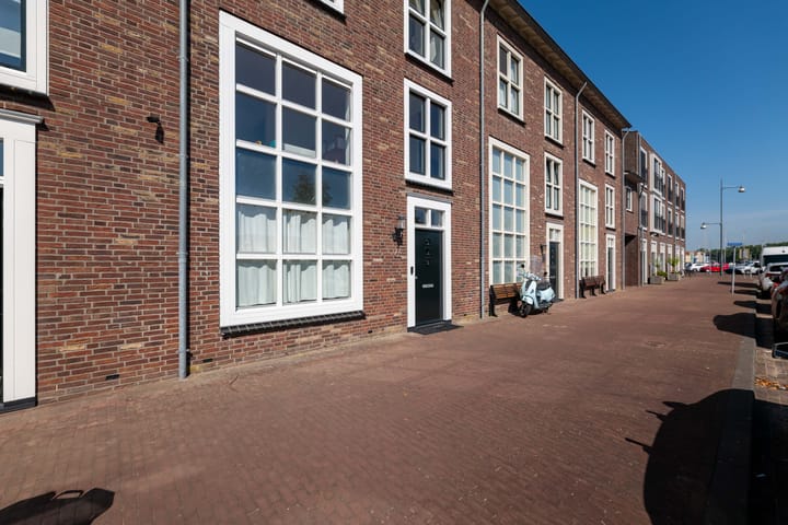 Photo of property Westzanddijk 65, Hellevoetsluis