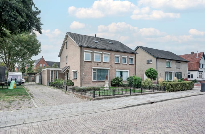 Wethouder Bruensstraat 23 in Deest