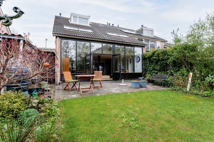 Wethouder Iwe Hutstraat 134 in Leek