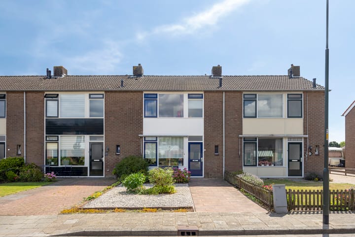 Wethouder van Akenstraat 18 in Est