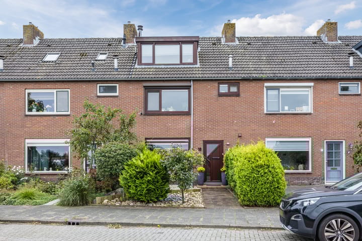 Wethouder van Damlaan 10 in Wilnis