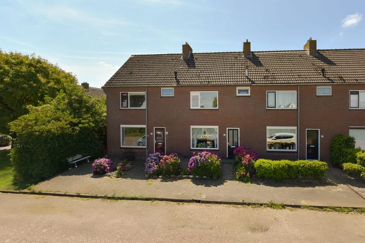 Wethouder van Damlaan 63 in Wilnis