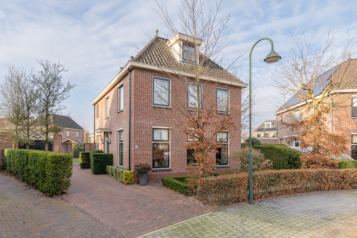 Wethouder van Hekezenlaan 5 in Barneveld