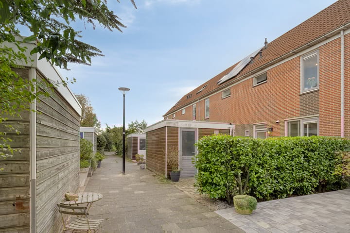 Wethouder van Oostveenstraat 49 in Baambrugge foto