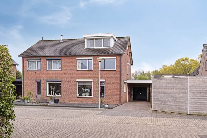 Weverstraat 2 in Varsselder
