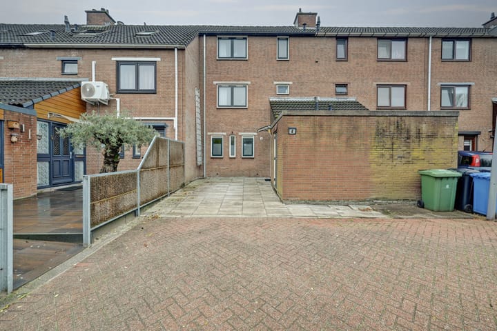 Wielewaal 8 in Hoogvliet Rotterdam