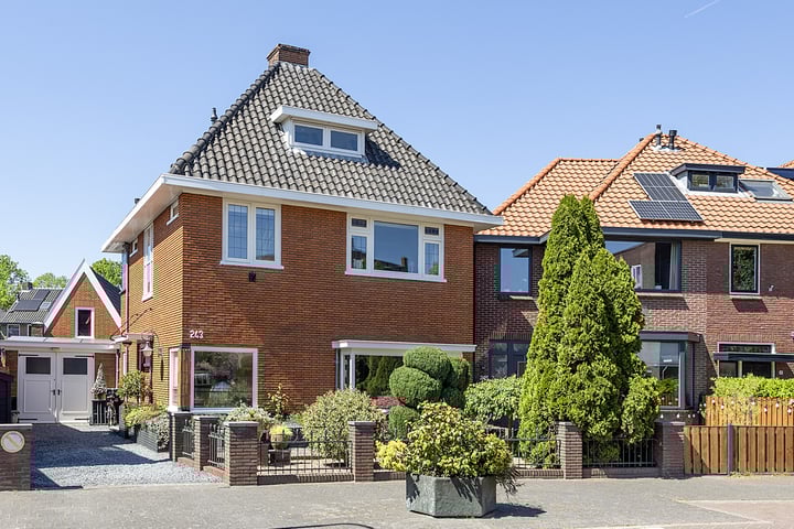 Wijkerstraatweg 243 in Velsen-Noord