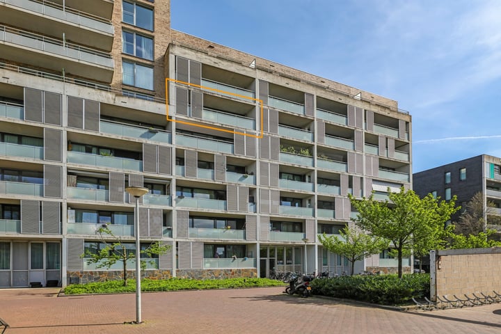 Photo of property Wijnand Nuijenstraat 143, Amsterdam