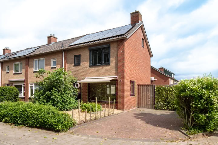 Photo of property Wijnand Zeeuwstraat 52, Rijssen
