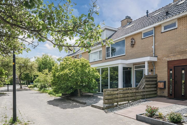 Photo of property Wilgenlaan 12, Heerhugowaard