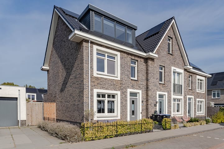 Wilgenroos 49 in Hazerswoude-Dorp