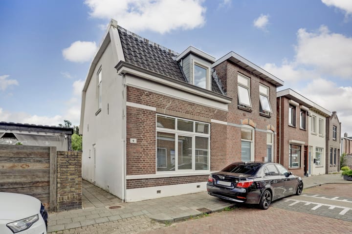 Wilgenstraat 9 in Almelo photo