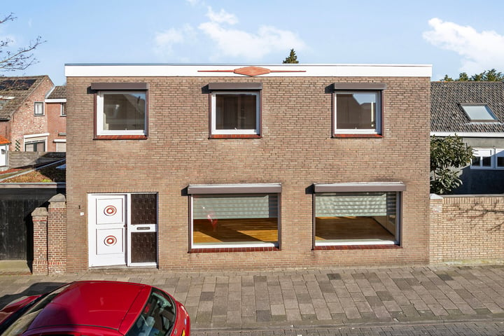 Wilhelminastraat 1 in Roosendaal