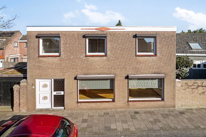 Photo of property Wilhelminastraat 1, Roosendaal