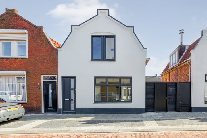 Wilhelminastraat 12 in Dinteloord