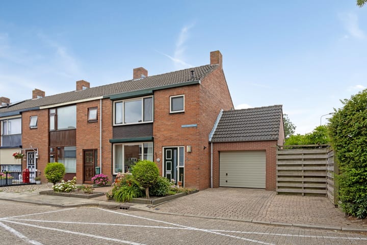 Wilhelminastraat 2 in Hoek