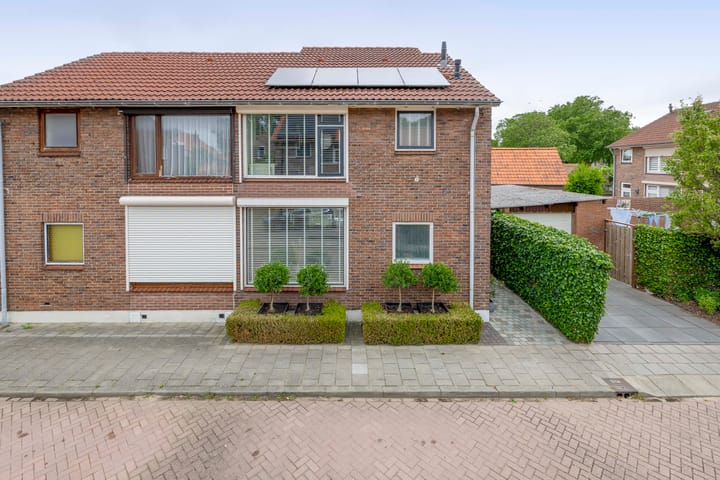 Wilhelminastraat 4 in Oude-Tonge Foto