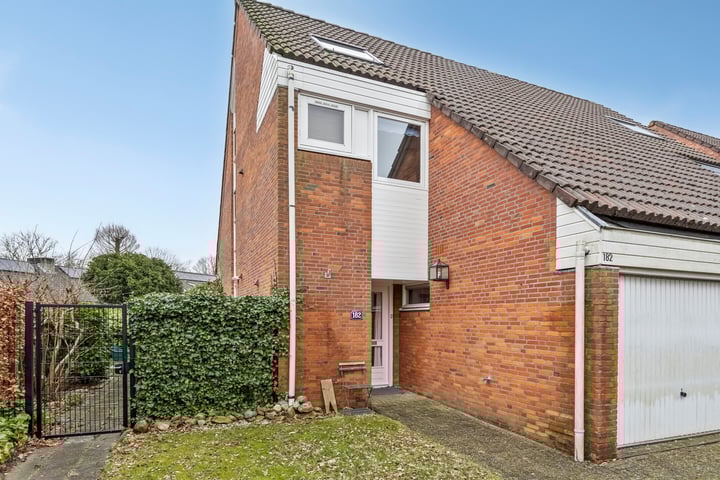 Photo of property Willem-Alexanderplantsoen 182, Barendrecht