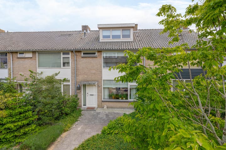 Photo of property Willem-Alexanderplantsoen 2, Moerkapelle