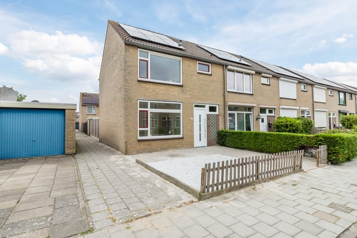 Photo of property Willem Barentszstraat 2, Terneuzen