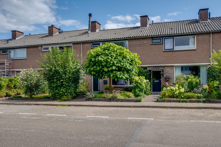 Willem de Feschlaan 6 in Dieren