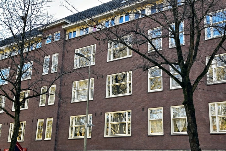 Willem de Zwijgerlaan 127-2 in Amsterdam foto