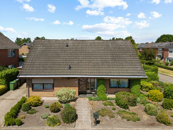 Photo of property Willem Grolstraat 122, Emmen